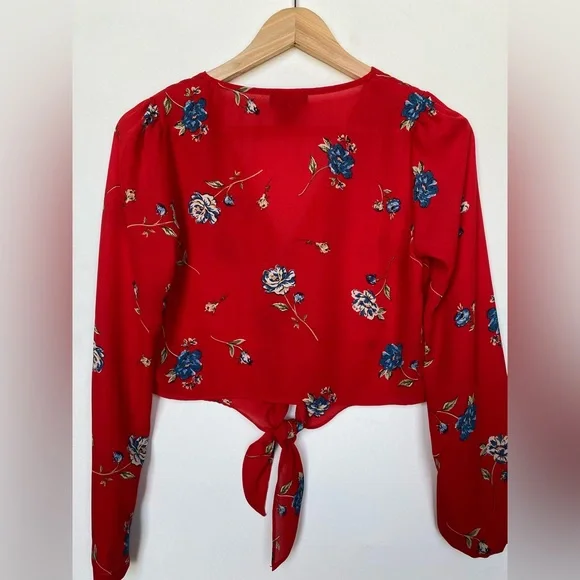 Boutique Long Sleeve Semi Cropped Top - Picture 2 of 2